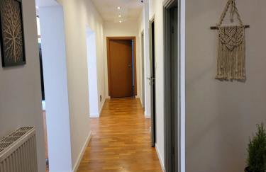 Uroczy dom na ładnym podwarszawskim osiedlu - Foto 9