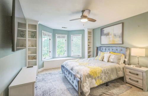 Elegant 5BR Retreat Pool & Yard - Foto 40