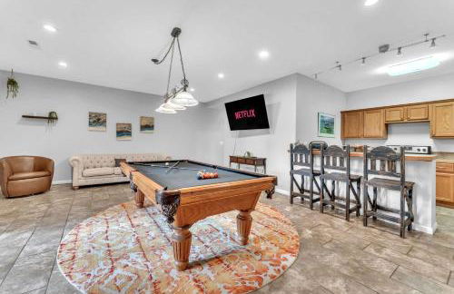 The Retreat at Wildwood - Hot Tub Theater & Deck - Foto 35