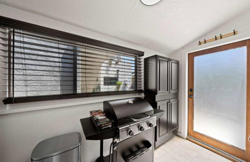 Mid-City 2BR Retreat Firepit Nights with Free Parking - Photo 27