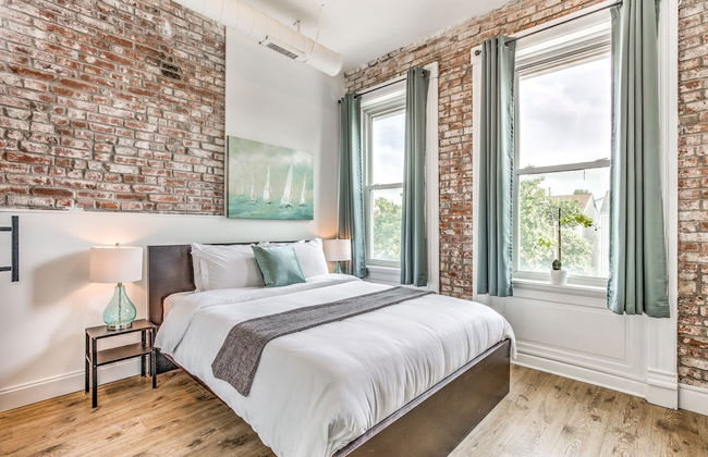 Delightfully Redesigned Home - JZ Vacation Rentals - Photo 4