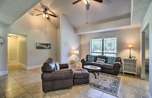 Spacious Seabrook Home with Patio 1 Mi to Beach! - Foto 4