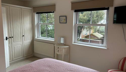 Yew Tree House - Photo 2