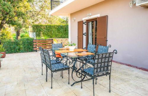 Maggie Alonia - Photo 6