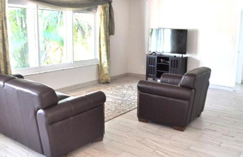 Bike to the beach, walk to restaurants, heated pool, secluded - Foto 20