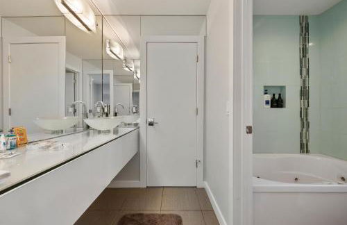 Piermont Waterfront Villa with Hot Tub - Photo 23