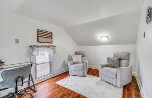 Cozy New York Farmhouse with Porch, Grill and Fire Pit - Foto 24