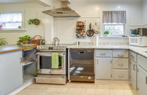 Game Room and Fire Pit West Mifflin Home! - Foto 12