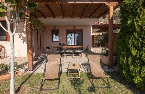 Paralio Astros Beachfront Suites - Photo 46