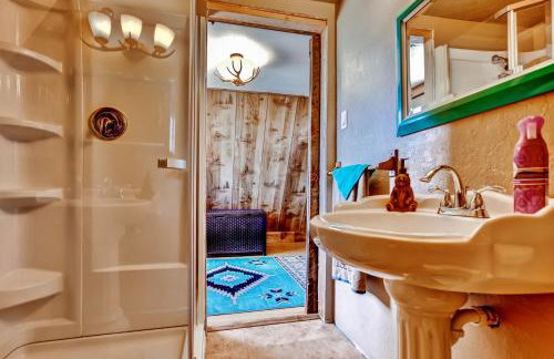 Secluded and Cozy Antimony Cabin with Fire Pit - Foto 14