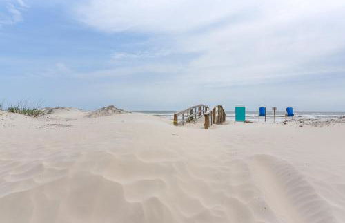 Walk to Gulf Surfside Beach Home with Deck - Photo 31