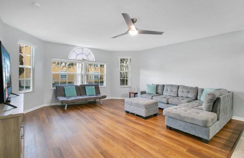 Familiar Retreat with Resort Access Near Disney - Foto 1