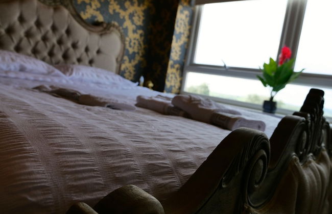 Sexy Luxurious Versace Apartment Near Sheffield - Photo 3