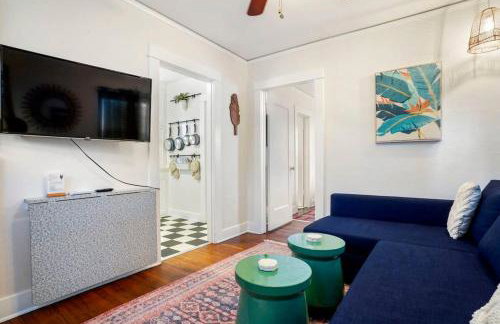 Adorable Quirky Hideaway BIG Private Enclosed Yard - Photo 5