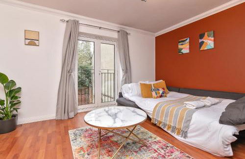 Stylish Town Centre Apartment, ALLOCATED FREE PARKING SPACE, RICKMANSWORTH HIGH STREET, Modern Decor, Juliet Balcony, Walking Distance to Rickmansworth Station Metropolitan Line - Foto 14