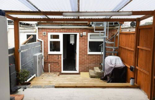 Air Maison - Family Home with Off-Road Parking - Photo 41