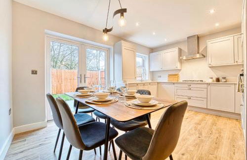 3 Bed House with Office Space in Coventry, by ARP Homes, Central, Driveway & Garage, Garden, Ideal for Contractors, Families & Long stays - Foto 2