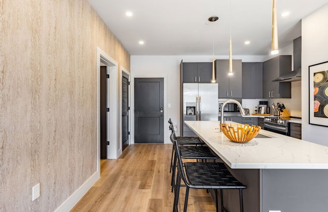 Prime Walkable Midtown Location Pool Gym Outlaw s Den by Avantstay - Foto 13