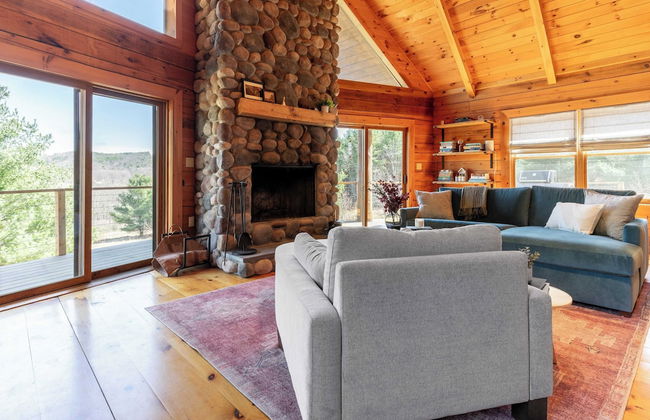 Secluded w/ Deck Views, Hot Tub, & Ping Pong Hudson in the Berks by Avantstay - Foto 6