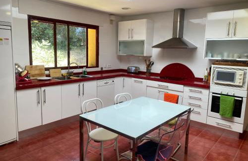 Chalet con piscina vistas y salida a parque natural - Foto 6