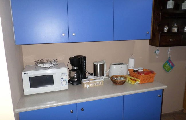 Santorious Cavehouse - Photo 21