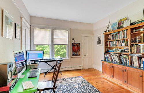 Mountain View Victorian with Convenient Location and Lots of Space tp Play farmhouse - Foto 11