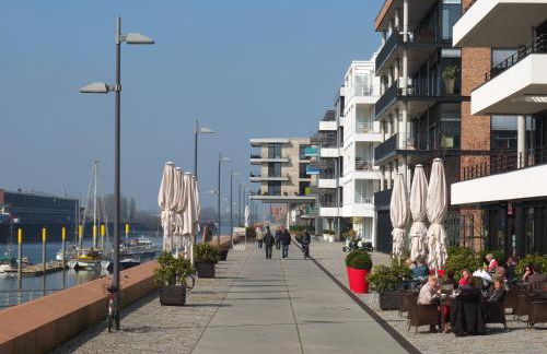 Süsses Motorboot - Bremen Überseestadt - Foto 17