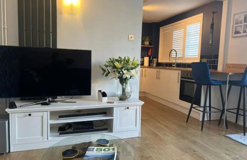 Unique one bedroom guest house with free parking - Photo 9