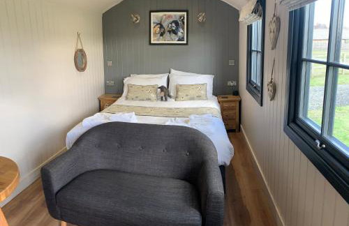 Springwood Shepherd Huts Glamping York - Photo 6