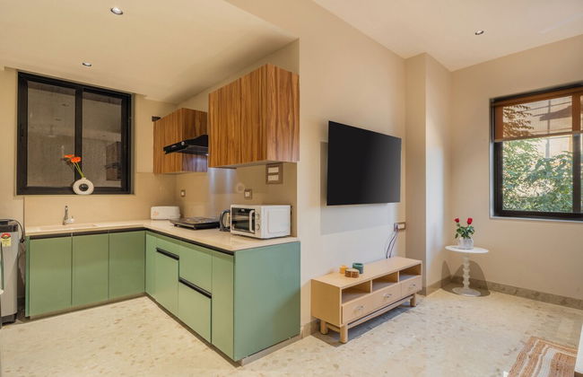 ELIVAAS Kamerios Verano 1 BHK with Pool - Photo 14