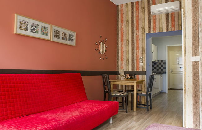 Royal Court Apartments - Photo 23