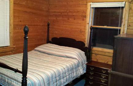Charming Cabin Rental with Private Front Deck near Bangor, Maine - Foto 8