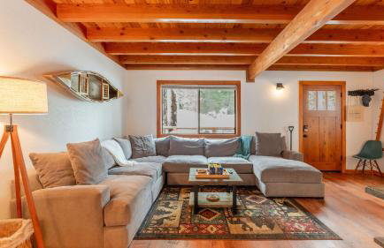 Minutes to Skiing & Lake Hot Tub, Fire Pit, Deck Indigo Owl by Avantstay - Foto 16