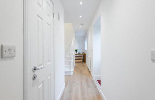 The Pinkish House - 4 bed home in the town centre - Foto 12