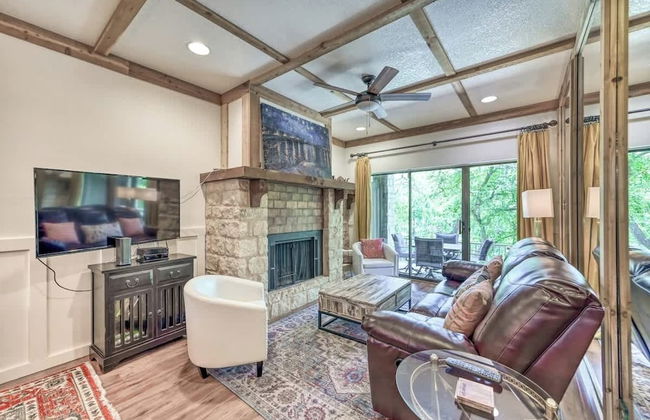 Luxurious Riverfront Condo Just 1 Blk to Schlitterbahn! - Foto 1