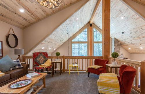 Uncle Chris Cabin by KABINO Air Conditioning Smart TVs Chefs Kitchen Spacious WiFi Grill Bills Island Reservoir Fishing - Foto 27