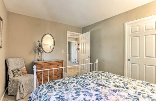Near Shops & Eats! Centennial Home w/ Sunroom - Foto 30
