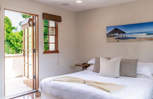 Mediterranean Beauty with Rooftop Deck and Views - Foto 30