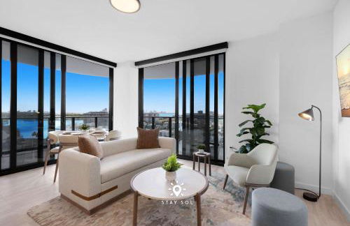 Chic 2BR Apartment Gym & Balcony Views - Foto 36