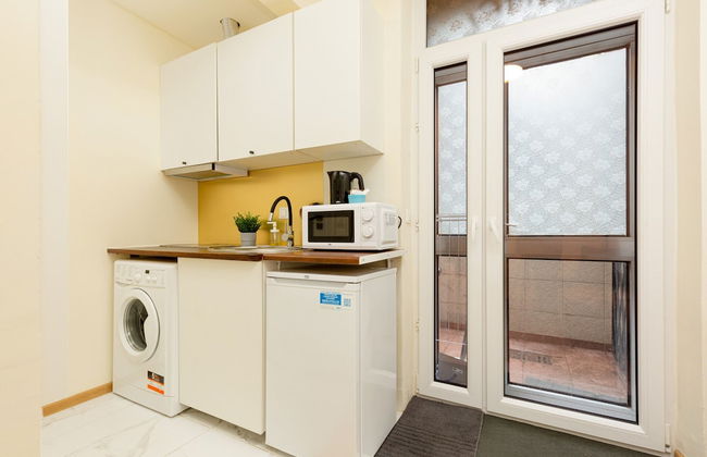 Studio Warsaw Miączyńska by Renters - Photo 2