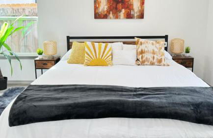 Relax Modern 3BR 2Bath - NW Austin, Sleeps 10 - Photo 18