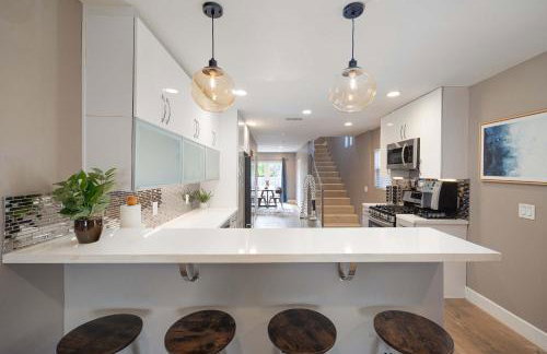 Central Location Gym Hot Tub Villa - Photo 12