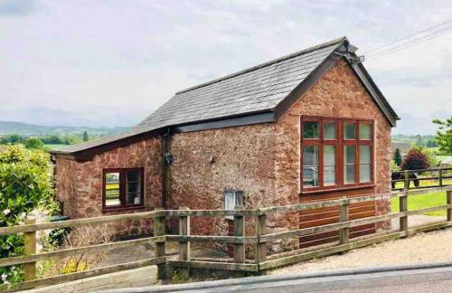 Peaceful Open-Plan Cottage With A View - Photo 1