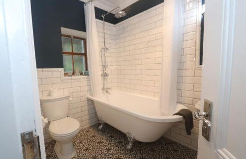 Charming two bedroom, two bathroom detached cottage - Foto 12