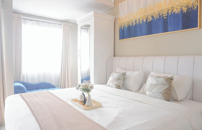 Homey Living and Well Designed Studio Room at Royal Sentul Park Apartment - Foto 6