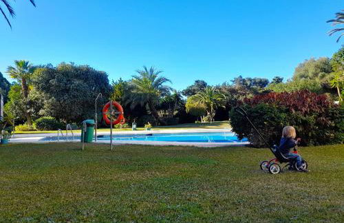 Apartment with pool near the beach - Photo 20