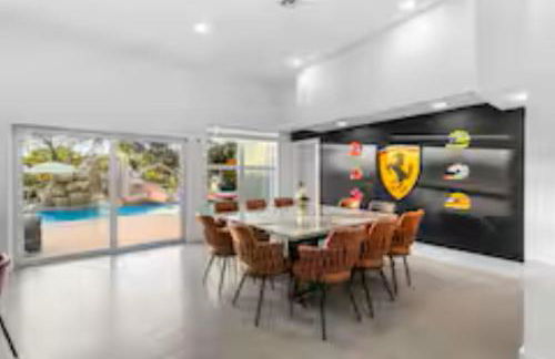Unique Private Racing Track Villa in Miami Cinema - Foto 10