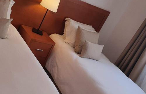 Apartamento - 2 a 4 Pessoas- Piscina - Foto 40