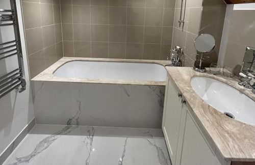 3 Bed Cottage - Sleeps 6 - Pets - Parking - Wifi - Foto 5