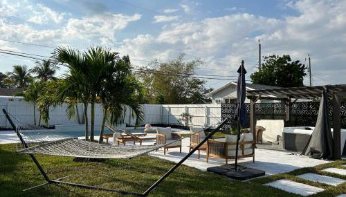 Jungle Cottage with luxury pool, hot tub and more! - Photo 4